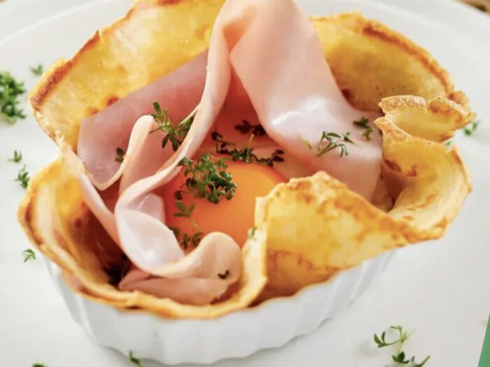 Buchweizenpalatschinken mit Osterschinken – Spiegelei